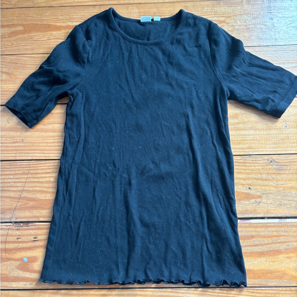 (661) GAP BLACK SHIRT